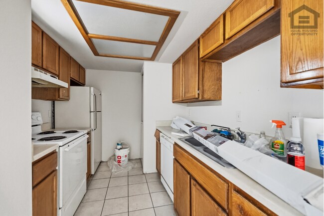 Building Photo - 2Bed/2Bath Second Floor Apartment at McDowell/44th St! Ready For Immediate Move-In! -- SECOND CHA...