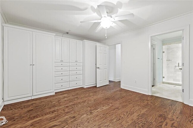 Building Photo - 300 Johnson Ferry Rd