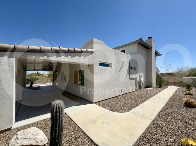 Building Photo - 3700 N San Sebastián Dr