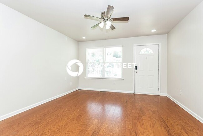 Building Photo - 3 Bedroom Pet-Friendly Home in NASHVILLE, TN with Main Street Renewal