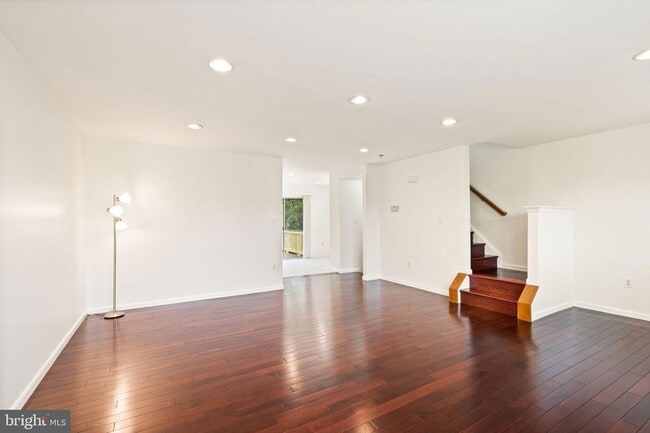 Building Photo - 11070 Clovertree Ct