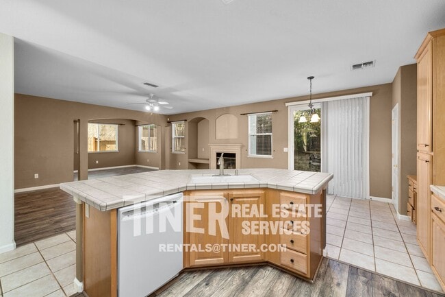 Building Photo - 6530 Aster Ct