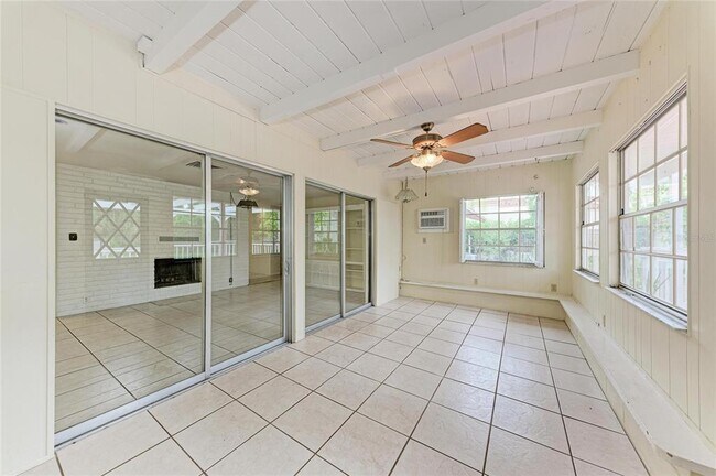 Building Photo - 1827 Alta Vista St