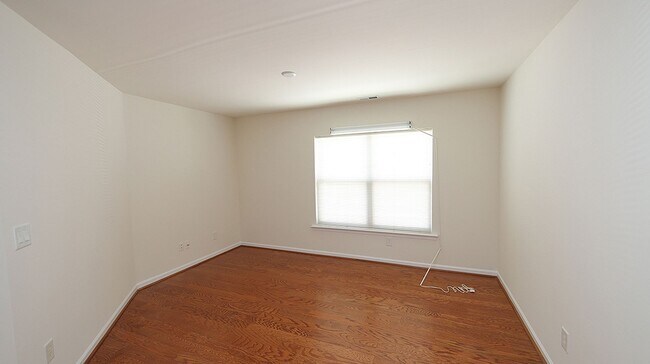 Building Photo - Spacious Home in Superb Cary Location *Amb...