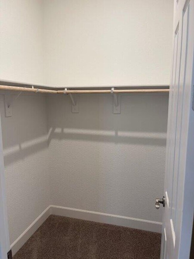 Building Photo - Fabulous Single Level 4 Bedroom in 95757