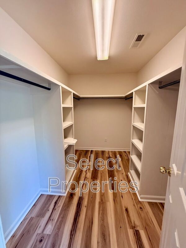 Building Photo - 3108 Maplewood Terrace