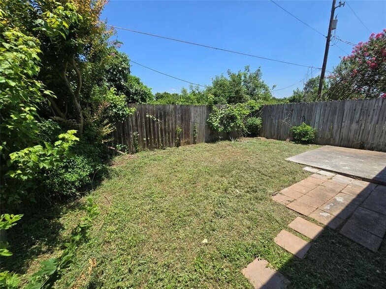 Building Photo - 13351 Water Oak Ln