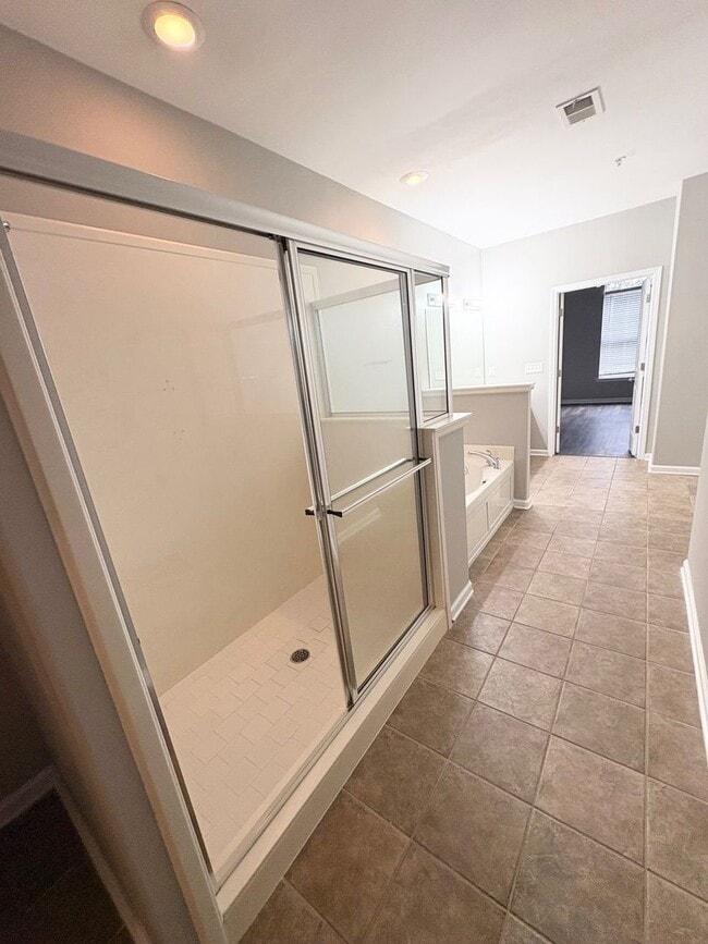 Building Photo - GlenCrossing8811