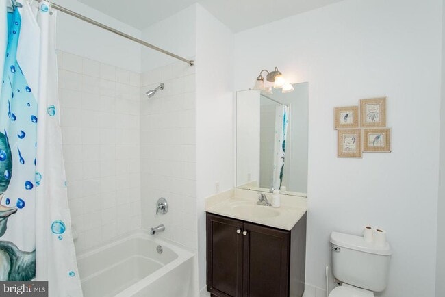Building Photo - 523 Carson Terrace