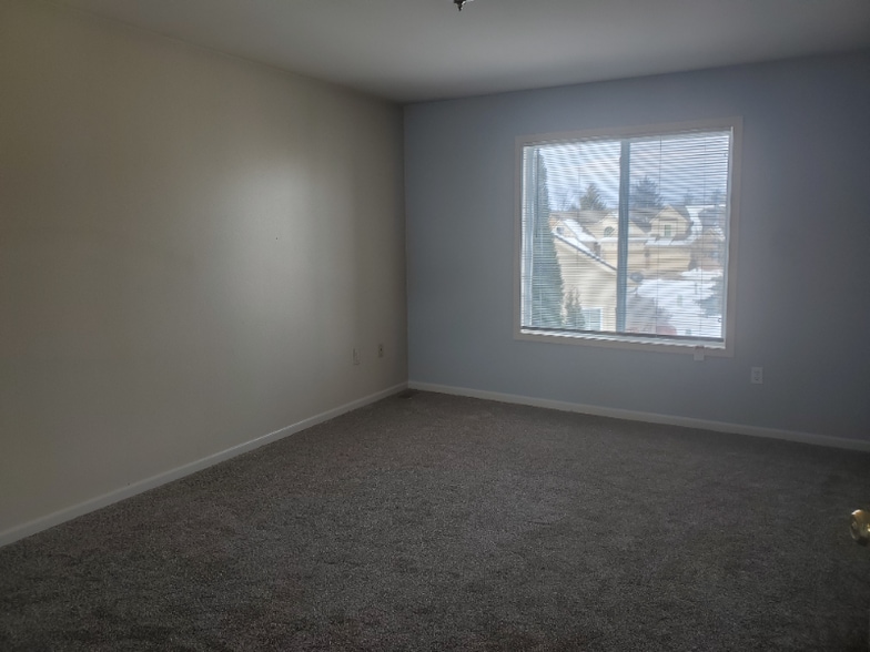 Building Photo - 5375 Pine Needle Dr