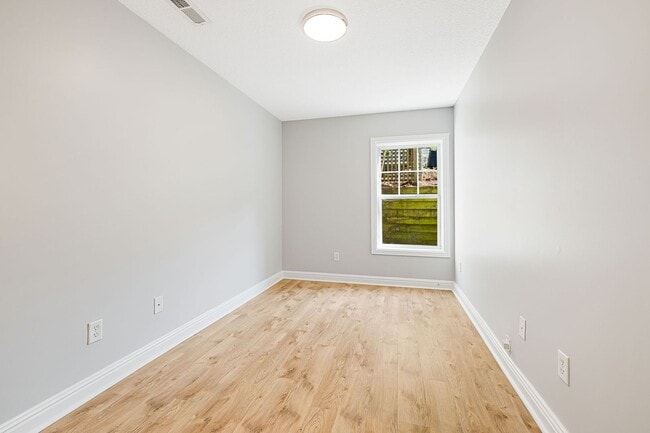 Building Photo - Newly Renovated 3-Bedroom Home with Modern Upgrades Minutes from Woodfin, Downtown Asheville, & W...