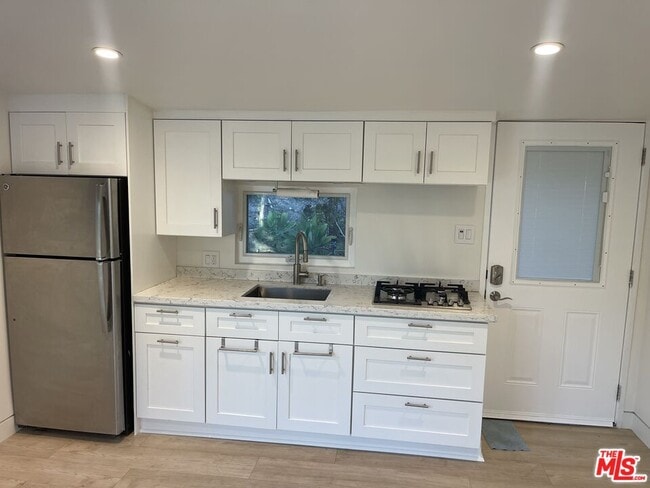 Building Photo - 4234 Ellenita Ave