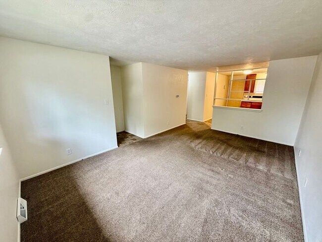 Building Photo - 2 Bedroom Ranch Duplex Near Downtown Loveland! Quiet neighborhood with Fenced Private Yard!