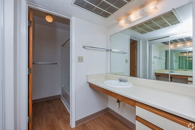 Interior Photo - FREE UTILITIES!!   GREAT VIBES!!