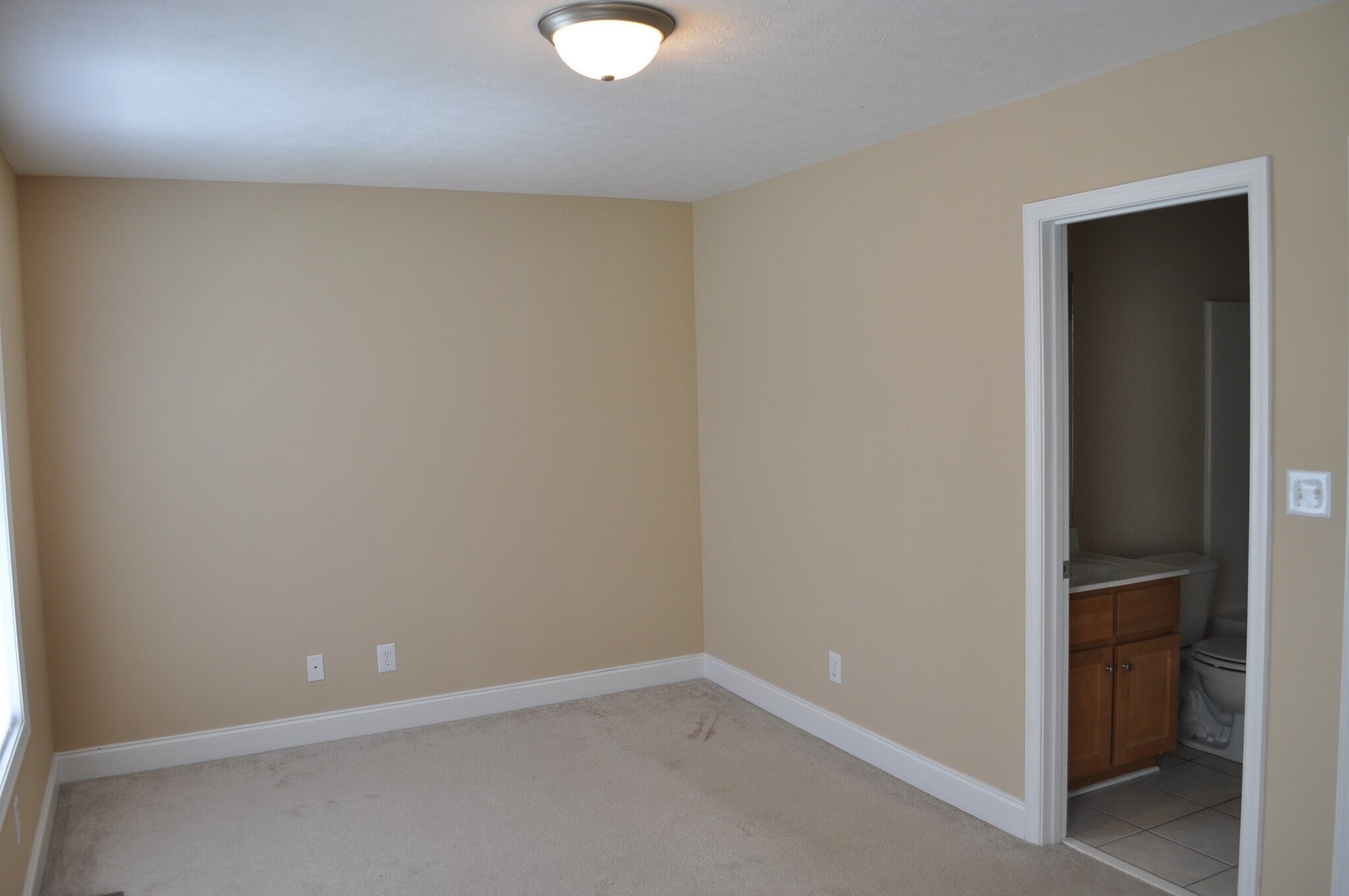 Building Photo - 2009 Lakeside Dr