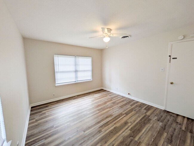 Building Photo - 4510 El Paso Ave