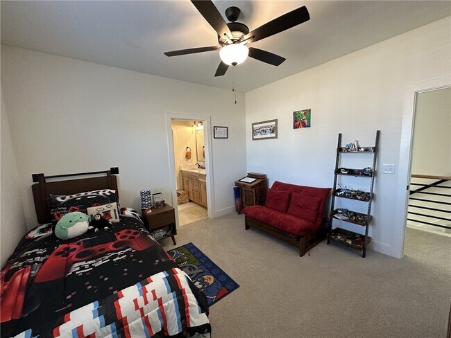 Building Photo - 2705 S 20th Pl