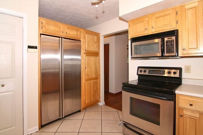 Building Photo - Furnished Home Blocks from Butler University!