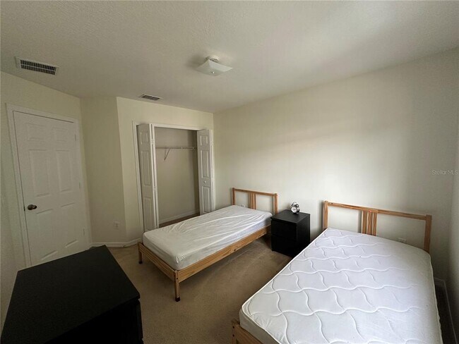Building Photo - 1230 S Beach Cir