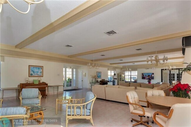 Building Photo - 120 Cypress Club Dr
