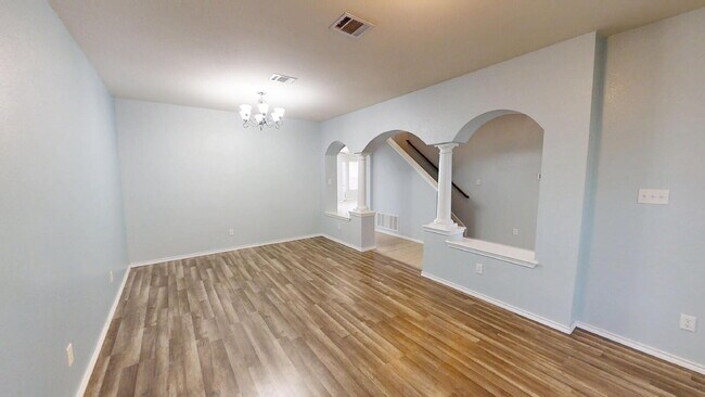 Building Photo - "Spacious 5-Bedroom Oasis with Pool on Gri...