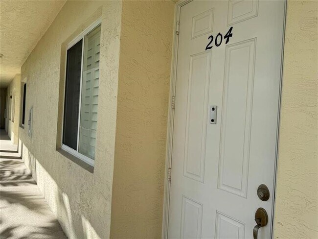 Building Photo - 3500 Oaks Clubhouse Dr