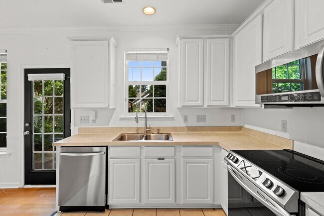 Building Photo - Hope Valley Farms Townhouse