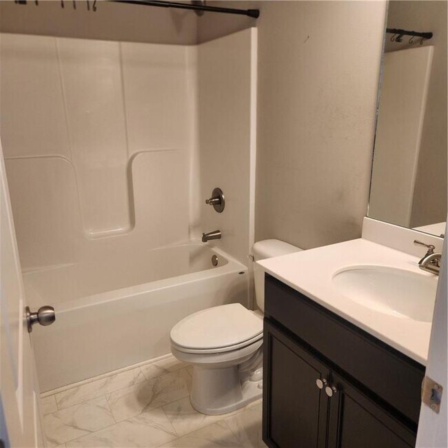 Building Photo - 5056 Silver Fox Trl