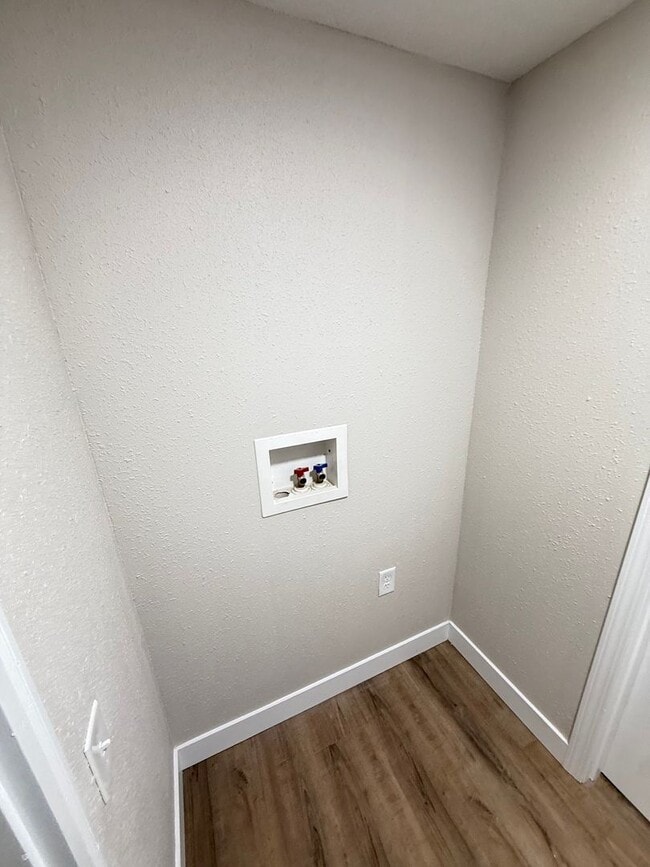 Building Photo - 3 Bed 1 Bath Springfield, MO