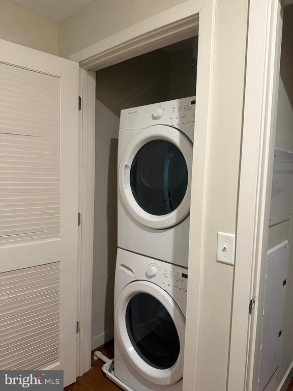 Building Photo - 1320 Fenwick Ln