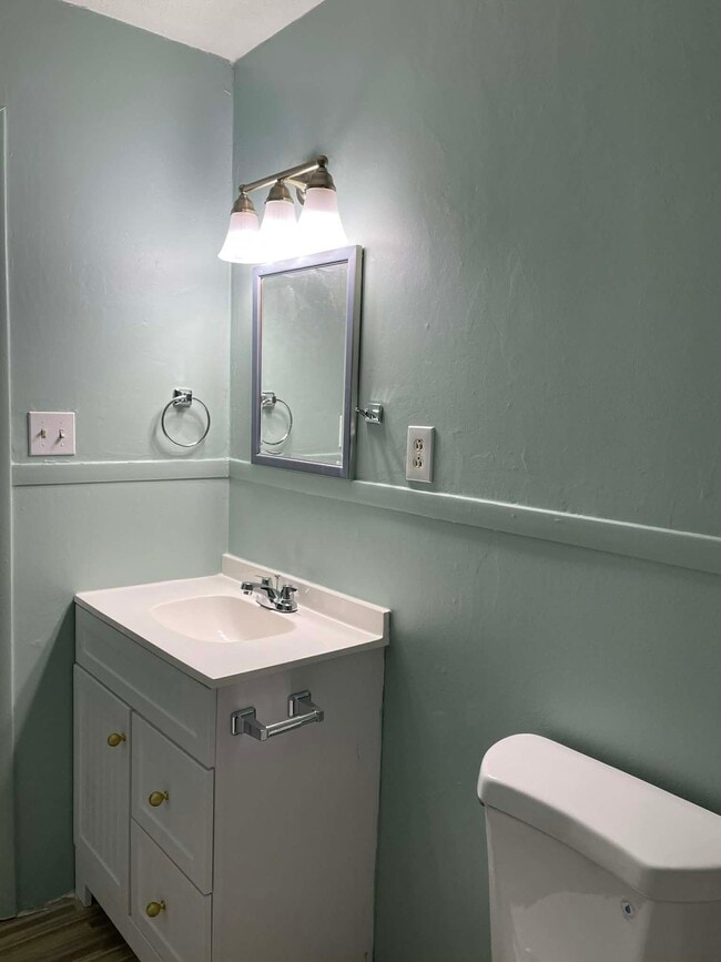 Building Photo - 1143 Lawrence Rd