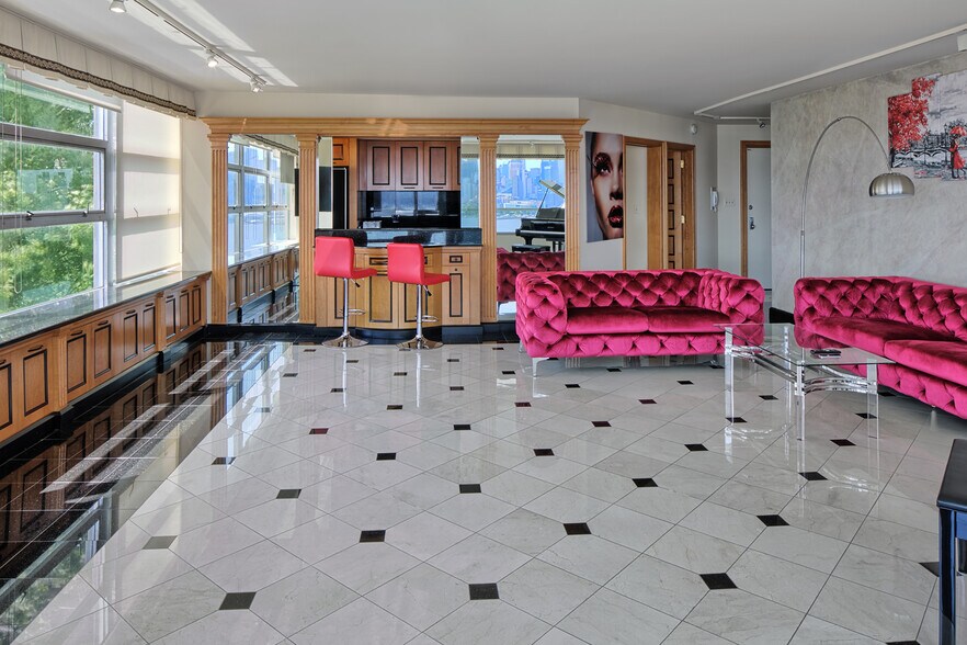 Building Photo - 6050 Boulevard E