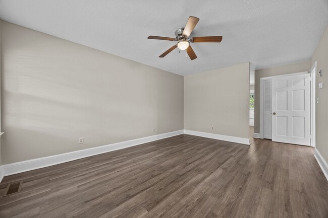 Building Photo - Cozy 2 Bed Duplex in the Heart of Lillington