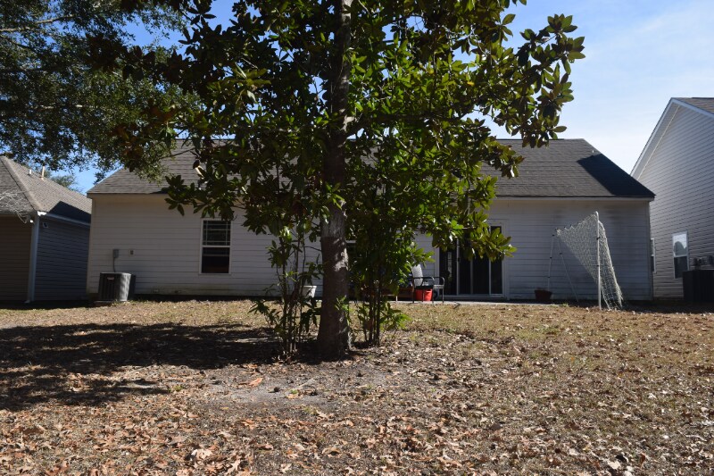 Building Photo - 10 Wyndham Dr