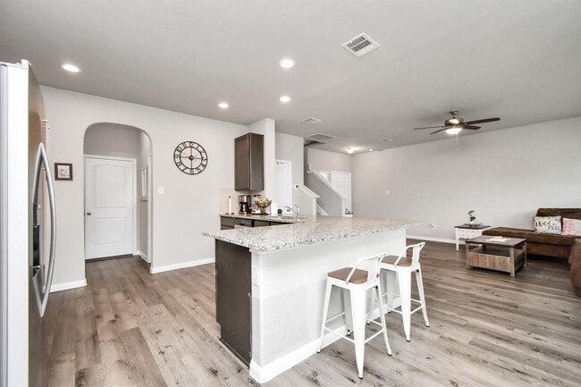 Building Photo - 2832 Madison Dr