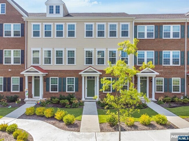 Primary Photo - 9 Landmark Ln