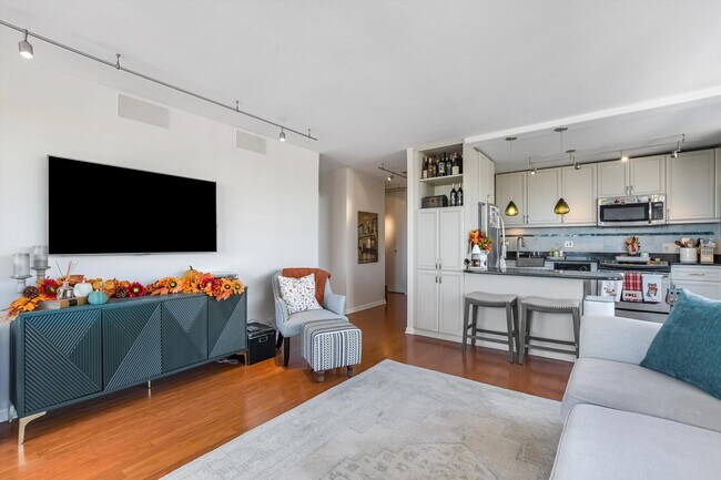 Building Photo - 70 W Burton Pl