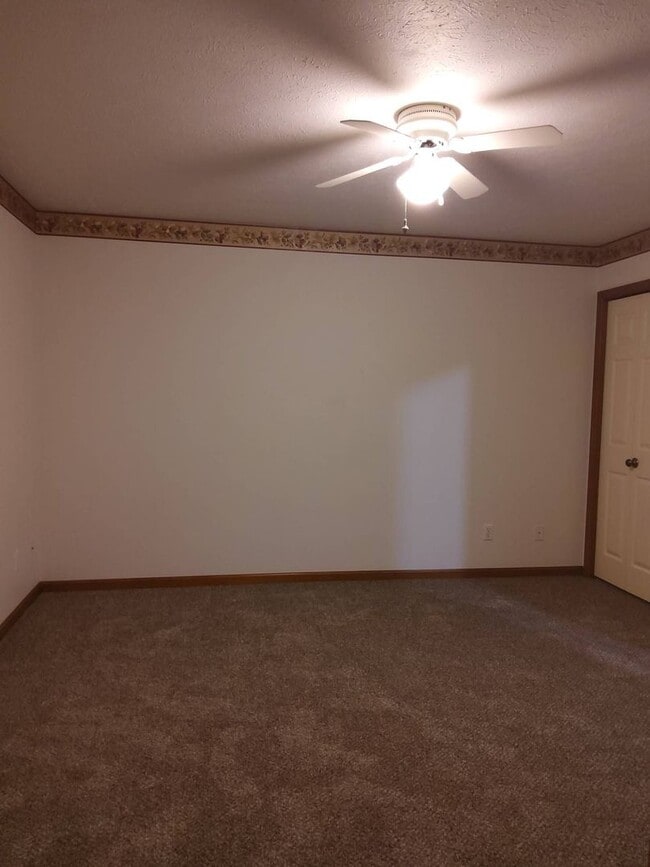 Building Photo - 3 Bedroom 2 Bathroom Home in Goshen!