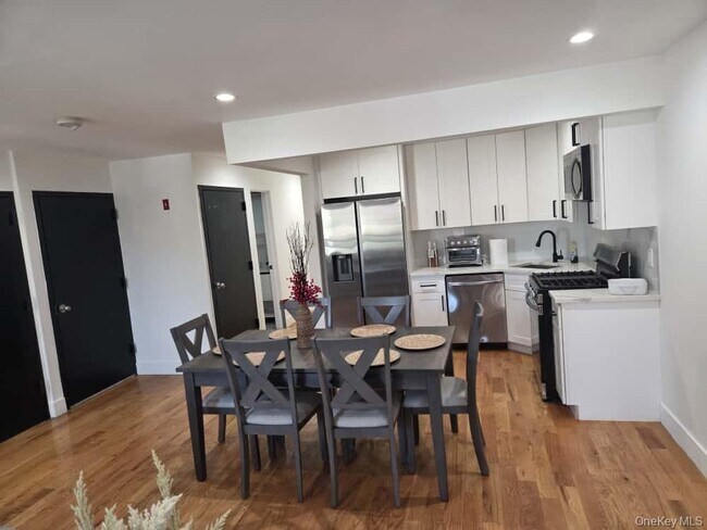 Building Photo - 6-32 Beach 68th St