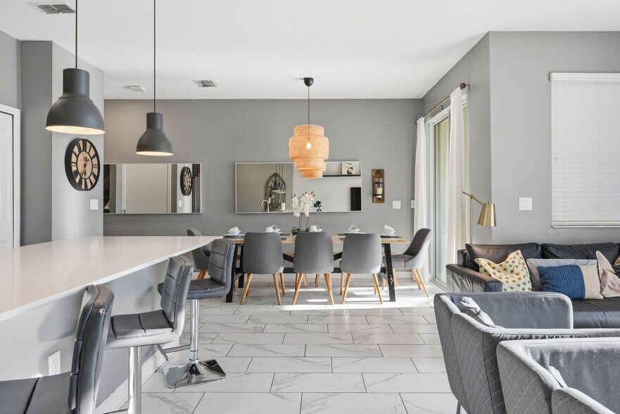 Building Photo - 8924 Stinger Dr