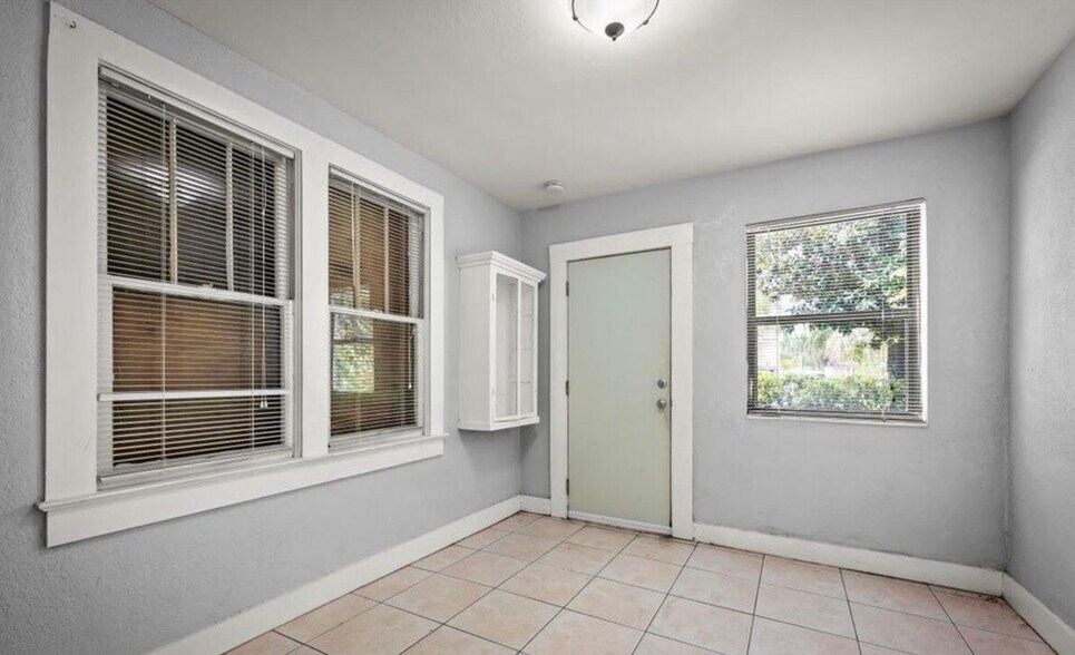 Building Photo - 1277 Mayfair Rd
