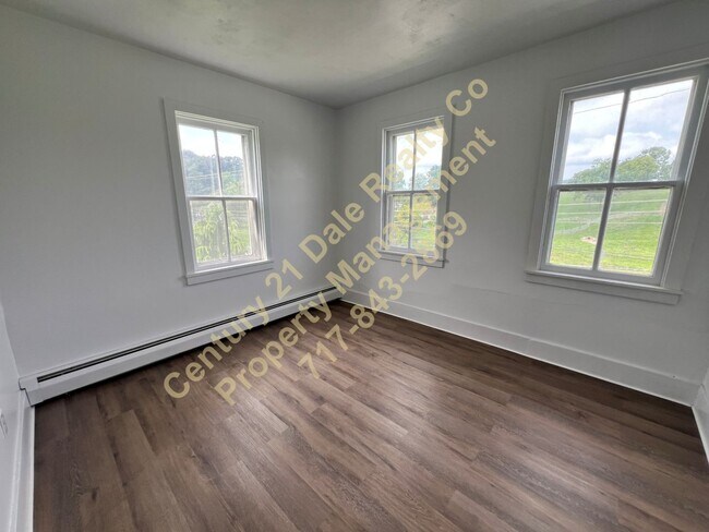 Building Photo - 1350 Craley Rd