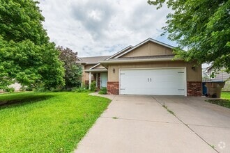 Building Photo - Beautiful 5 bedroom home in Andover School...