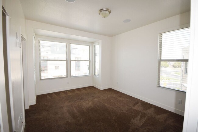 Building Photo - 4517 Daybreak Rim Way