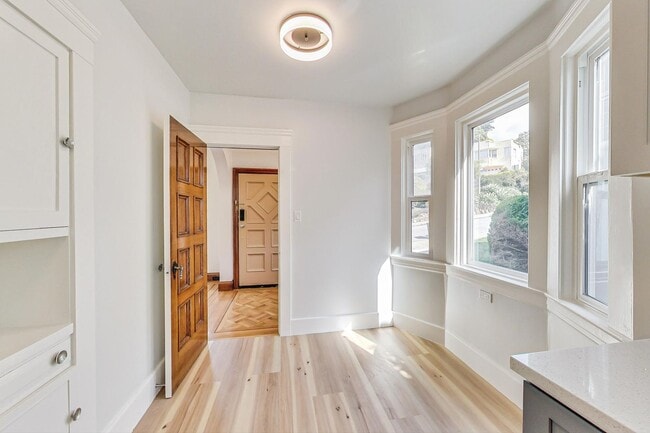 Building Photo - Introducing the Perfect Blend of Elegance and Comfort in San Francisco's Westwood Highlands!
