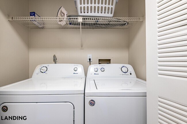 Building Photo - 1000 Palm Pl Dr NE