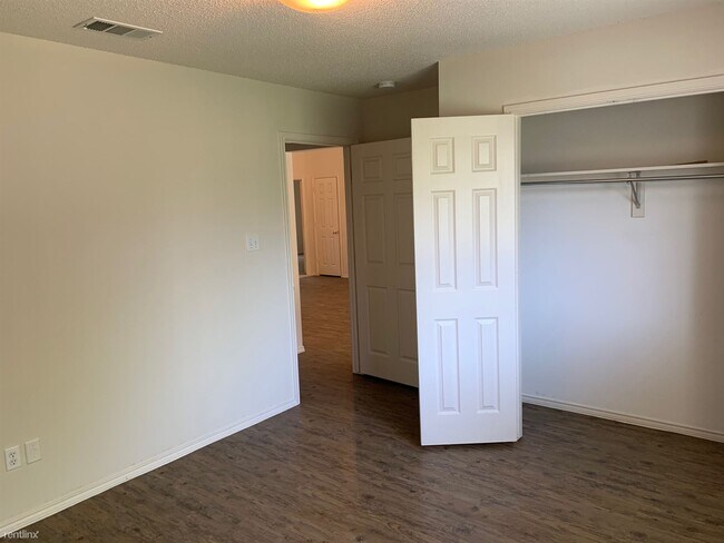 Building Photo - 3 br, 2 bath House - 1142 Robin Circle