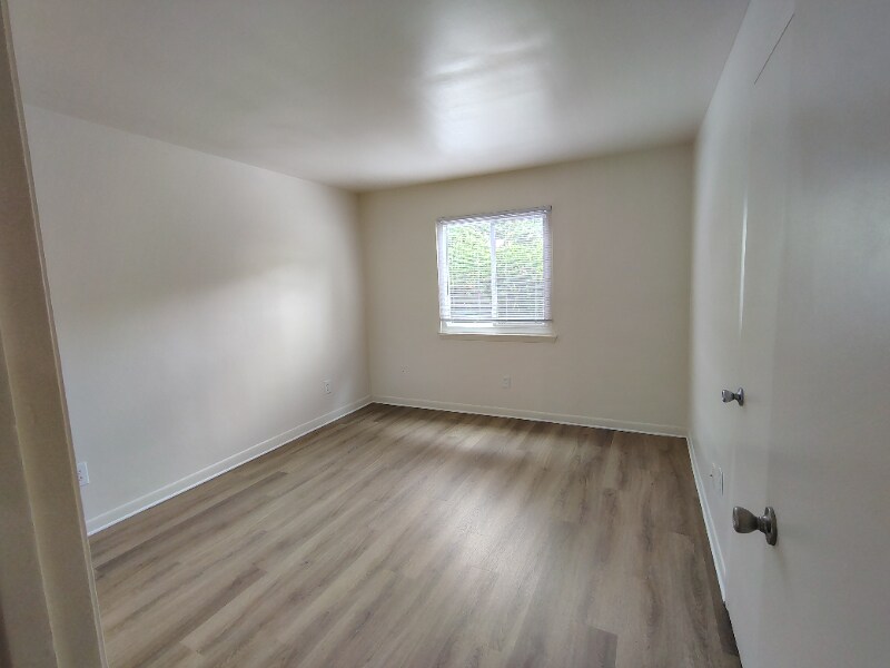 Building Photo - 600 Reusens Rd