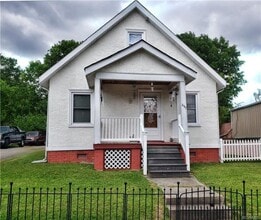 Building Photo - 3 bedroom Cape - Hopewell, VA