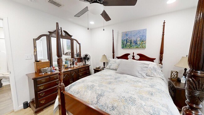 Building Photo - 1202 Sunshine Dr